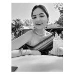 Kashmira Pardesi Instagram - And another B&W I like 👀 #mereyaarkishadithi #okwedone #blackandwhite #traditionalart #maharashtrianlook #allsmiles #goodday #monday #mondayvibes