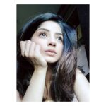 Kashmira Pardesi Instagram - I feel so intensely the delights of shutting oneself up in a little world of one’s own, with pictures and music and everything beautiful. - Verginia Woolf, the Voyage out #andsoidid #wehavethetimenow #everythingbeautiful #virginia #virginiawoolf #timeless #calmness #strength #power #virginiawoolftimeless
