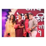 Kashmira Pardesi Instagram - 1 Year of #Rampaat !!!! Its always about the journey - the people you meet the memories you make and the things you learn!! Happy 1 year #rampaatfamily and big thank you for this experience ❣️🥰 @zeestudiosmarathi @ravijadhavofficial @athaanshofficial @meghana_jadhav @mangeshcoolkarni @meashwin @abhinay3 @badrikekushal @vasubhai28 @harshada_more1619 and each and everyone!! #anniversary #rampaat #movieslastforever #people #journey