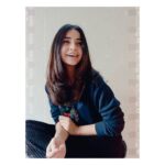 Kashmira Pardesi Instagram - GoldenAgefever 🎞️ Vintage Filters @official.b612 #b612 #b162selfie #film #vintage #vintahefilters #oldfilm #grainy #fashion #quaratinefashion #quaratinephotography