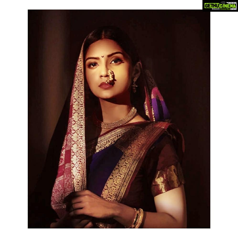 Kashmira Pardesi Instagram - महाराष्ट्र दिनाच्या हार्दिक शुभेच्छा 🌸 Maharashtra dinacha hardik shubhechha 🌸 PC @tejasnerurkarr Styled by: #guesswhodidit Make up : @makeupandhairbyshruti Hair : @aqshataa.mani #maharashtraday2020 #60thmaharashtraday #jaimaharashtra #importantyear #friday #kashmiraofficial #faith #goodfeels #heisthere #throwback