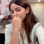 Kashmira Pardesi Instagram - Don’t mind me obsessing over my dewy skin on this dewy morning 🌥 Back on the sets of #vbvk #allsmiles