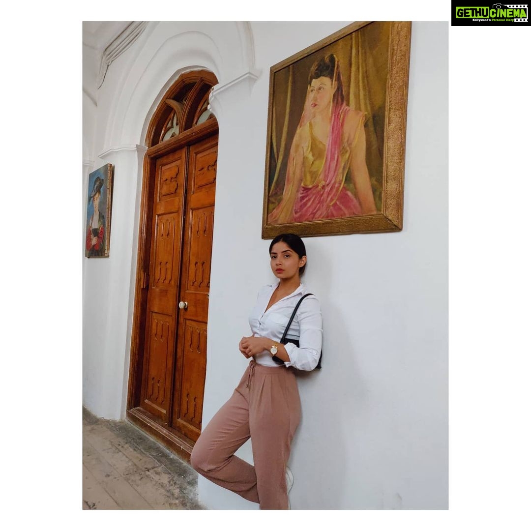 Kashmira Pardesi Instagram - Find things beautiful as much as you can, most people find too little beautiful - #MyVincentsaidit #travel #art #poetry #bangalore #artlover #vintage #vincent #quotes #explorer #tuesdayvibes #tuesday #painting