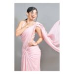 Kashmira Pardesi Instagram - Focus on what you dream and dont worry maapi 😋 Had a lovely time shooting for some gorgeous sarees by @aynaa_in 📷 @ark_photography_2000 Set up @virendrap__ #letmesingakuttistory #alwaysbehappy #kuttystory #tamilcinema #tamilsong #shoot #traditionalwear #indianlook #dazzle #smile #happy #tuesday #workmode