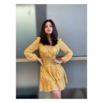 Kashmira Pardesi Instagram - Be fearless in the pursuit of what sets your soul on fire! Also, happy Sunday y'all!! #sundaybest #happysunday #weekend #yellow #goodlife #kashmiraofficial #smiles #sundaysiesta #sunday
