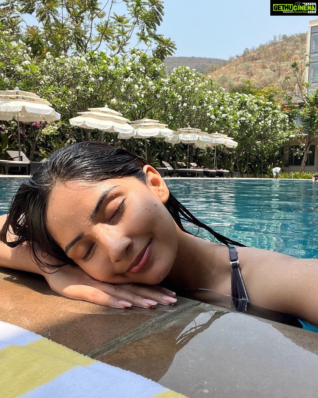 Kashmira Pardesi Instagram - fakecation 🏖🧜🏻♀️