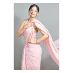Kashmira Pardesi Instagram - Focus on what you dream and dont worry maapi 😋 Had a lovely time shooting for some gorgeous sarees by @aynaa_in 📷 @ark_photography_2000 Set up @virendrap__ #letmesingakuttistory #alwaysbehappy #kuttystory #tamilcinema #tamilsong #shoot #traditionalwear #indianlook #dazzle #smile #happy #tuesday #workmode