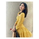 Kashmira Pardesi Instagram - Be fearless in the pursuit of what sets your soul on fire! Also, happy Sunday y'all!! #sundaybest #happysunday #weekend #yellow #goodlife #kashmiraofficial #smiles #sundaysiesta #sunday