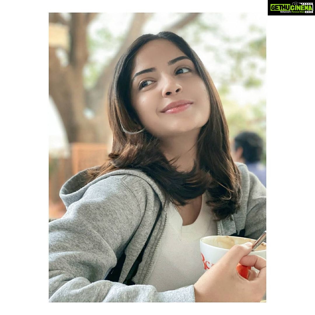 Kashmira Pardesi Instagram - Hug in a mug ☕ #coffeetime #chillweather #goodconversations