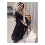 Kashmira Pardesi Instagram - Laugh with your eyes, and smile with your heart! 💫 #afterevent #black #saree #zee #kashmiraofficial