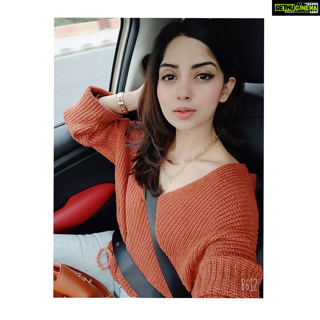 Kashmira Pardesi Instagram - Throw back to 10° #weekend #throwback #delhi #b612selfie