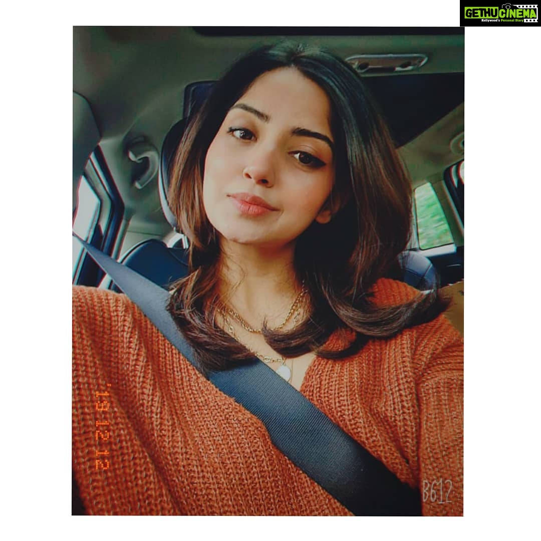 Kashmira Pardesi Instagram - The colour of the morning sun looks good on you! 📸Filter used - @official.b612 #b612 #b612filter #orange #filter #b612 #b612selfie #instagood #instagram #mondaymotivation #monday