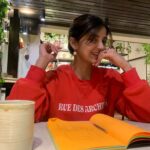 Kashmira Pardesi Instagram - Here, take this 🚩