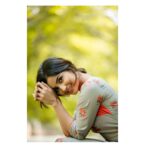 Kashmira Pardesi Instagram - She wore a smile like a loaded gun - Atticus PC @kiransaphotography HMU @makeupbywanshazia OUTFIT @theanarkalishop_official JEWELRY @pradejewels #simple #simpleisbest #simplethings #smile #indian #eyes #indianlook #traditional #kashmiraofficial #thursday #thursdaymotivation #chennai #indiancinema #cinema