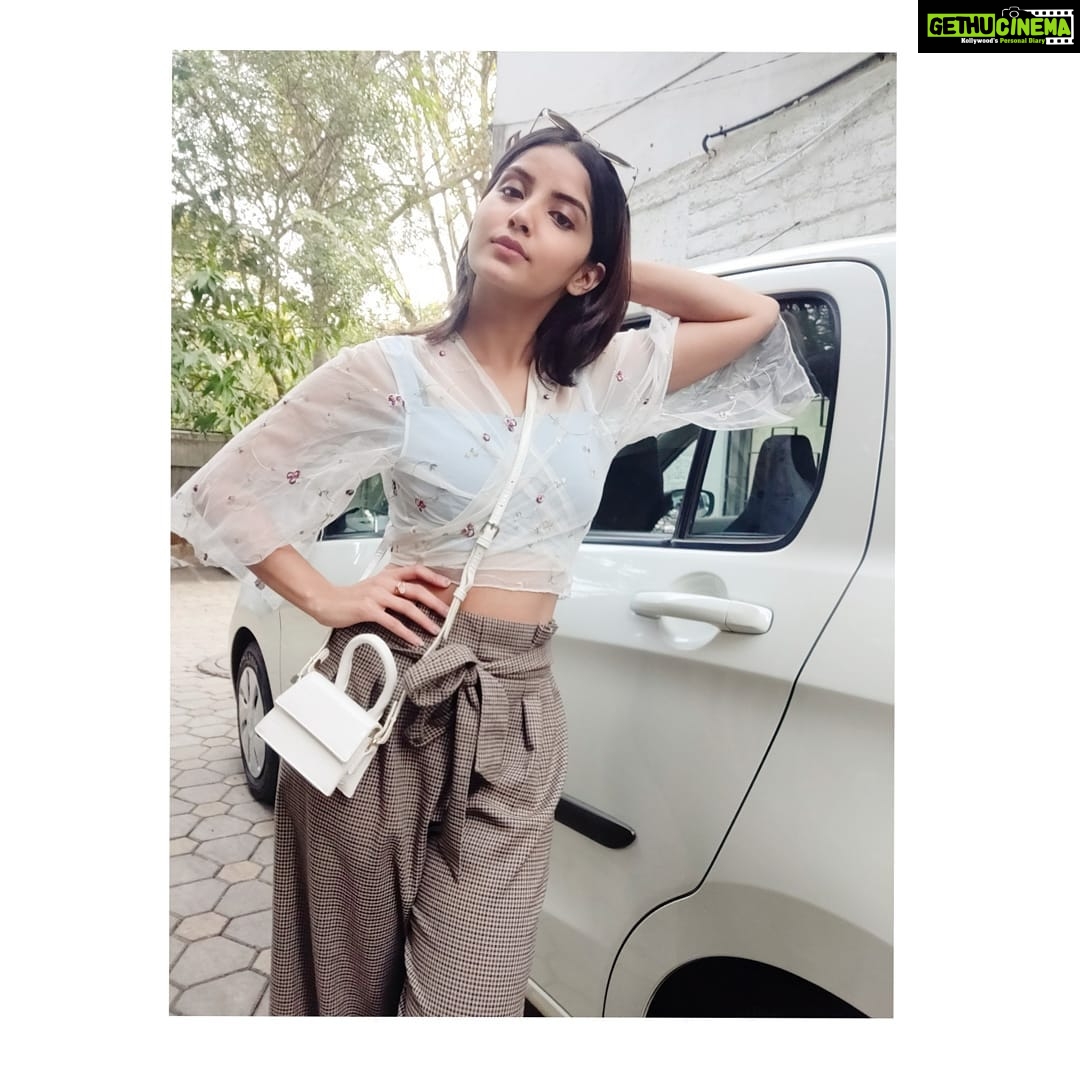 Kashmira Pardesi Instagram - The secret of great style is to feel good in whatever you wear ✨ #ifyoulikeitwearit #forgetherules #feelgoodvibes #fashion #feelgoodfashion #worthit #worth #beyou #feelinggoodisimportant #tuesday #tuesdaymotivation
