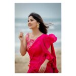 Kashmira Pardesi Instagram - Spirit of the Sun! Will of the Wind 🌀 PC @kiransaphotography HMU @makeupbywanshazia OUTFIT @anjushankarofficial JEWELRY @pradejewels #indianlook #indian #simpleisbest #simplethings #smile #indian #eyes #indianlook #traditional #kashmiraofficial #mondaymotivation #monday #chennai #indiancinema #cinema #friday #fridayvibes #kollywood #tamil #tamilcinema