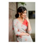 Kashmira Pardesi Instagram - They keep saying that beautiful is something a girl needs to be. But honestly, forget that. Don't be beautiful, be angry, be intelligent, be witty, be crazy, be talented, be adventurous. Be your own definition of Amazing always! That is so much more important than anything beautiful !! - @nikita_gill PC @kiransaphotography HMU @makeupbywanshazia OUTFIT @theanarkalishop_official JEWELRY @pradejewels #simple #simpleisbest #simplethings #smile #indian #eyes #indianlook #traditional #kashmiraofficial #thursday #thursdaymotivation #chennai #indiancinema #cinema #friday #saturday #weekendvibes #morning #goodfeed