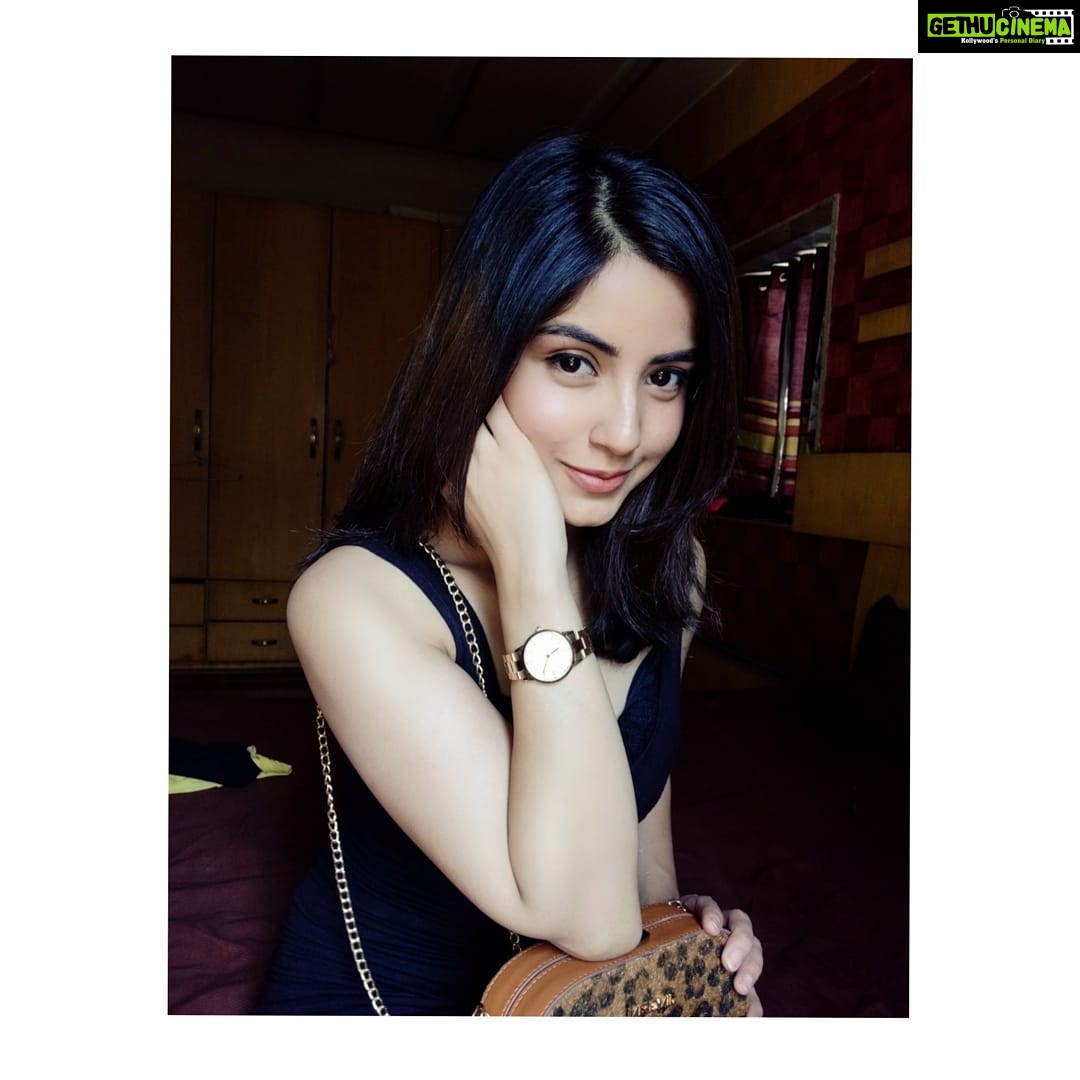 Kashmira Pardesi Instagram - Definitely going to be FriYay with @danielwellington Black Friday deals. Get a free accessory with the purchase of a watch OR avail up to 50% off on selected watches. Also, use my code DWXKASHMIRA to get an additional 15% off. #danielwellington #danielwellingtonwatches #blackfriday #black #blackfridaysale #blackfriday2019 #accessories #fashion #danielwellingtonindia