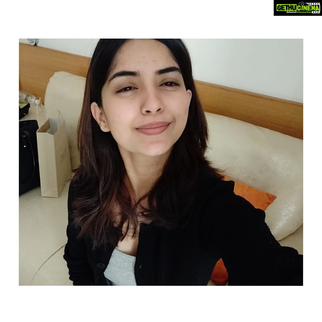 Kashmira Pardesi Instagram - Before. During. After. ☕ #coffeetime #davidoffcoffee #coffeelover #nescafe #metime #unfiltered #acnepositivity #comeasyouare #keepitreal