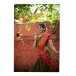 Kashmira Pardesi Instagram - Few days back I decided to take up Kathak again. I've always loved the dance form as I had started to train for it since the Age of 6. And I hope, soon I'm good enough to show it to you guys! Meanwhile, These are the pictures of a Thumri with 'Ched Chad Bhav' or Playfulness to it that I attempted with the help of @ruchadance and suggested by @devika.panse ( For some Breathtaking performances tab on their work. If their performances are happening anytime soon, you shouldn't miss it ) PC : @kalyaam_ and @ashwin_harke #indianclassical #kathakdance #kathak #loveforclassicaldance #indian #expression #eleganceisanattitude #elegance #saree #flowers #saturday #saturdayvibes #keepgoing #morelife