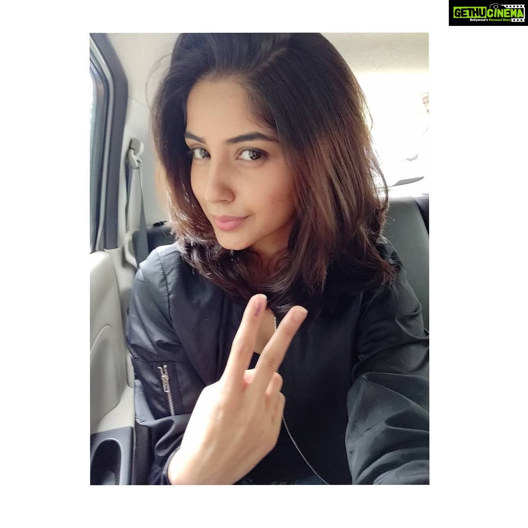 Kashmira Pardesi Instagram - 🇮🇳 #castyourvote #assemblyelections2019 #maharashtra #maharashtraelections2019 Pune, Maharashtra