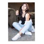 Kashmira Pardesi Instagram - Stay true to you!! 📷 @tejasnerurkarr Styled by: #guesswhodidit Make up : @makeupandhairbyshruti Hair : @aqshataa.mani #thursday #goodvibes #wordsofwisdom #kashmiraofficial #goodfeels #heisthere #always #morelifemoreeverything