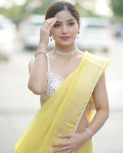 Kashmira Pardesi Instagram - To even brighter days ahead ☀️ Wish you a very happy Pongal, Makar Sankranti, Bhogi, Lohri ♥️🙏 PC @krish.photography