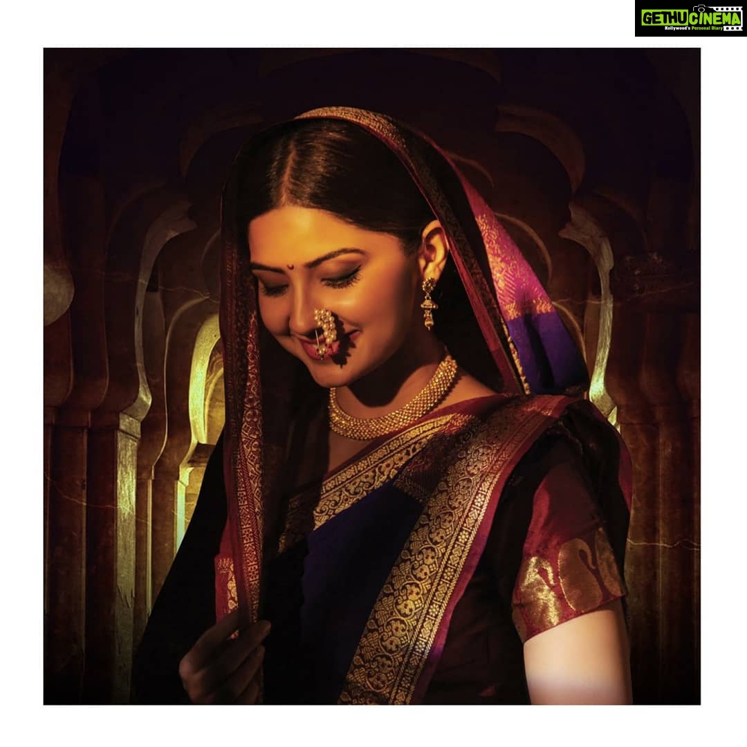Kashmira Pardesi Instagram - On a different note.. 📷 @tejasnerurkarr Styled by: #guesswhodidit Make up : @makeupandhairbyshruti Hair : @aqshataa.mani #traditional #maharashtrian #nauvari #fashion #goodvibes #wordsofwisdom #kashmiraofficial #goodfeels #heisthere #always #waitformore #sundayspecial