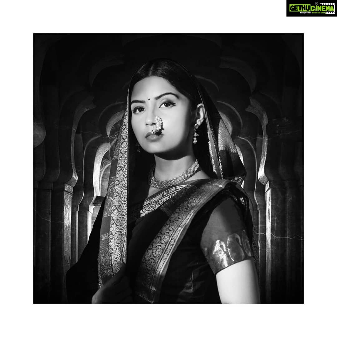 Kashmira Pardesi Instagram - B&W Magic š· @tejasnerurkarr Styled by: #guesswhodidit Make up : @makeupandhairbyshruti Hair : @aqshataa.mani #bnw #bnwphotography #bnw_captures #traditional #maharashtrian #nauvari #fashion #goodvibes #wordsofwisdom #kashmiraofficial #goodfeels #heisthere #always #waitformore #saturday
