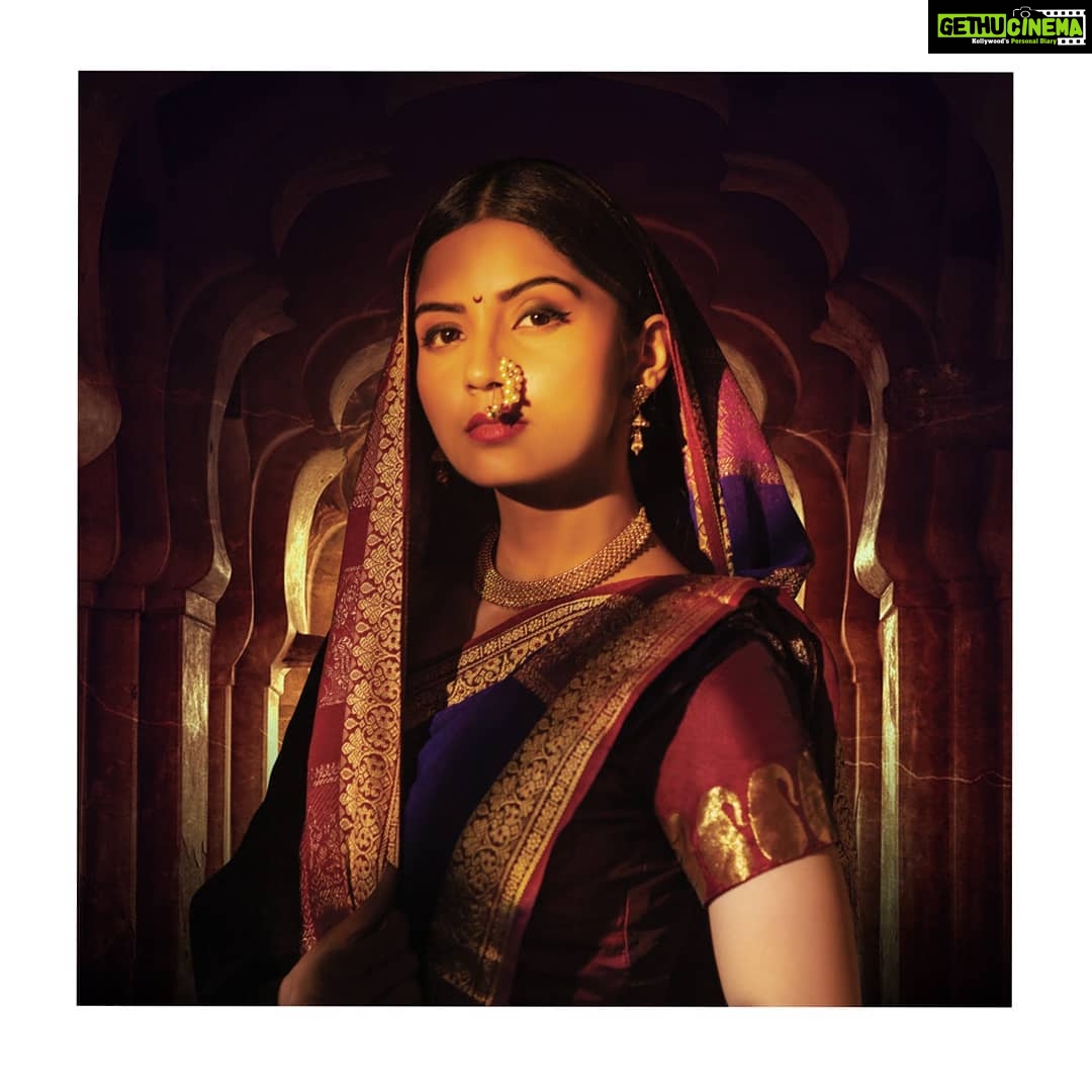 Kashmira Pardesi Instagram - No other attire can make you feel courageous and graceful at the same time. To a special series! 📷 @tejasnerurkarr Styled by: #guesswhodidit Make up : @makeupandhairbyshruti Hair : @aqshataa.mani #proudmaharashtrian #traditional #maharashtrian #nauvari #fashion #goodvibes #wordsofwisdom #kashmiraofficial #goodfeels #heisthere #always #waitformore #traditionalwear #sari #indian #maharashtrian