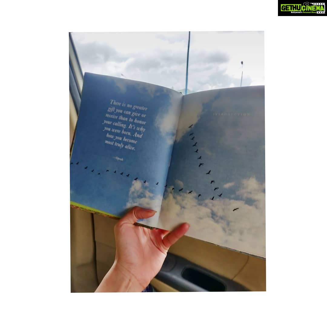 Kashmira Pardesi Instagram - The path made clear ~ Oprah Winfrey An easy read with words and shots that will shake you and make you ♥️ #oprah #oprahwinfrey #powerwoman #oprahsbookclub #books #travel #goodfeels