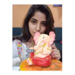 Kashmira Pardesi Instagram - Keeping in mind the unfortunate events of floods and the ever increasing pollution. This year we decided to go green and made our Gampu Bappa at home♥️🙏 Bappa Morya!!!! Inspired by @ravijadhavofficial @meghana_jadhav Thank you for this!!♥️ #amchaganpuala #ganeshchathurthi #ganesha #ecofriendly #gogreen #ganpatibappamorya_