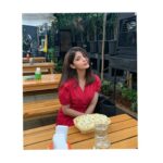 Kashmira Pardesi Instagram – I’ll go if there is popcorn! 
#midweekblues #throwback #nothingmotivational #justpopcornthings🍿 #wednesday #elephant #