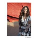 Kashmira Pardesi Instagram – I like the people who make me laugh, I honestly think it’s the best thing I like the most. To laugh. It cures a multitude of ills. #sosaidaudreyandiagree 📷 @tejasnerurkarr
Styled by: #guesswhodidit
Make up : @makeupandhairbyshruti
Hair : @aqshataa.mani
#womenilove #laugh #kashmiraofficial #goodvibes #heisthere #always #sunday