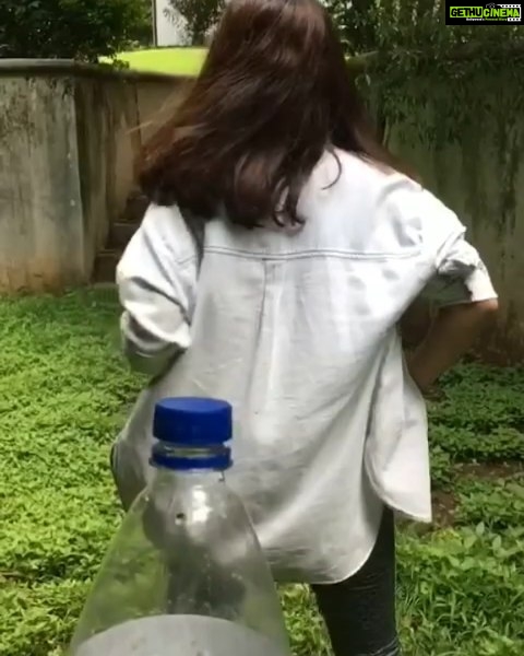 Kashmira Pardesi Instagram - This one I just had to!! Don't forget to kick away the plastic later!! #perfectcapspin #bottlecapchallenge #corestuff #melikey
