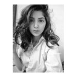 Kashmira Pardesi Instagram - Fresh out of black and white ~ movie🎥 #Tommisch #monday #mondaymood