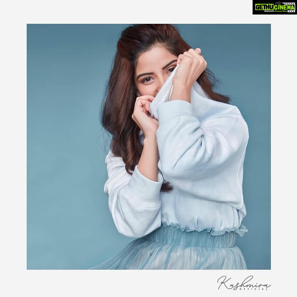Kashmira Pardesi Instagram - So, Smile..You'll find this happiness right under your nose! 📷 @tejasnerurkarr Styled by: #guesswhodidit Make up : @makeupandhairbyshruti Hair : @aqshataa.mani #smilethrough #kashmiraofficial #goodvibes #goodfeels #heisthere #gotstoloveit #waitformore #monday