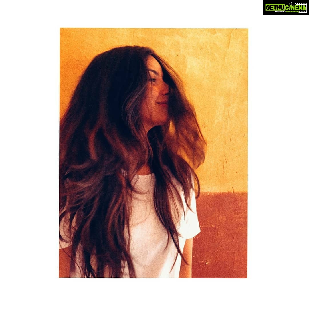 Kashmira Pardesi Instagram - Cause where are you gonna go without some madness and some haze? ⚡🌪️ #somuchyellow #longhairpost #madtimes #goodtimes #heisthere #thursdayvibes #thursday