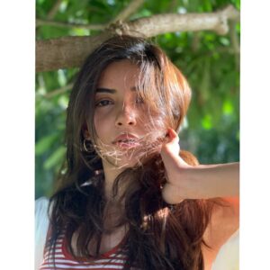 Kashmira Pardesi Instagram - Come as you are🌼 Pc :@ravijadhavofficial thank youu!🌻 #goodmorning #braceyourself #goodvibes #saturday #kashmirapardeshi #goodtimes