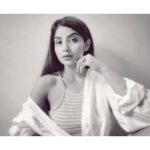 Kashmira Pardesi Instagram - Unfold your wings ✨ Styled by @harshada_more1619 Jewellery by @aseem.gioielli