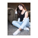 Kashmira Pardesi Instagram - 🐝☘️ PC : @tejasnerurkarr Styled by: #guesswhodidit Make up : @makeupandhairbyshruti Hair : @aqshataa.mani #Rampaatfeels #goodvibes #goodfeels #heisthere #thismadness #gotstoloveit #waitformore