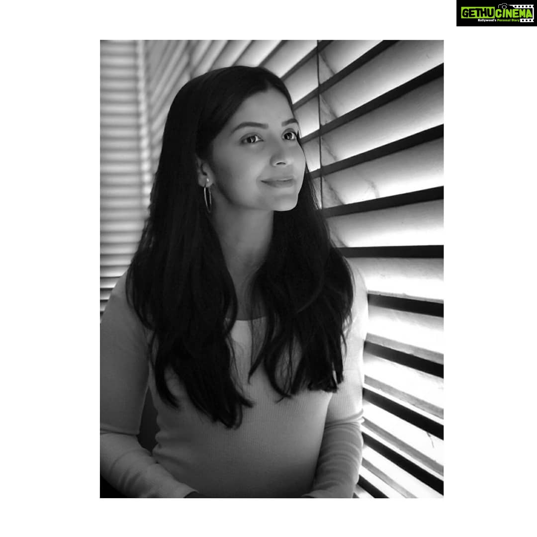 Kashmira Pardesi Instagram - 🖤 Ofcourse Thiis B&W magic is by @ravijadhavofficial😋
