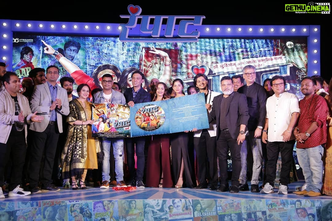 Kashmira Pardesi Instagram - Rampaat audio launch!! What an evening. Thank you #Rampaat dream team @zeestudiosmarathi @athaanshofficial @ravijadhavofficial @meghana_jadhav @abhinay3 and everyone here !! #17may #Rampaat #Musiclaunch