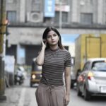 Kashmira Pardesi Instagram - सिटीत जाउन येते! Regardless of what qualifies as a city, here in Pune we have our own concept of "City". Before we had the luxury of Shopping Malls - Birthday shopping at Pinakin - Diwali at Chitale - Wedding shopping at Sharmili & School essentials at Ramesh Dyeing. All the major events in the year brought us to Laxmi road/ Bajirao road or "City" Where you'd see all the ladies at their highest level of excitement, children mostly whining because the shopping just wouldn't end and the men pacing outside the store running out of patience. The shopping would be followed with a meal at Agathya which made all happy as finally everyone got a place to SIT! After the food, the thought of walking back to the scooter would be quite painful for the kids and so the Kaware Ice cream was just the right distraction on way and the perfect dessert. PC @atharvkh2000 #AgirlfromPune #simpletimes #simplethings #Pune #charmofpune #thursdaythoughts #takingyouback #oldtimes #dontforgetyourroots #kashmiraofficial