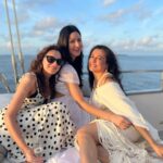 Katrina Kaif Instagram - My girls 💙 #discoversoneva @discoversoneva