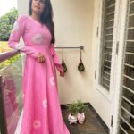 Keerthi shanthanu Instagram – 💗Wear Pink and make others Wink !
😉😋

Pretty pink outfit from @tamarachennai 💗

#pink #event #corporate