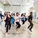 Keerthi shanthanu Instagram – #Kikisdancestudio with @inst.prasanna master 🤩
Dancing with my brother after nearly 20+ years 😍💃🏻
shot & edited by @shanthnu 
@divya_srinithi 
#chakkuchakkuvathikutchi #vikram #trend #trendingreels