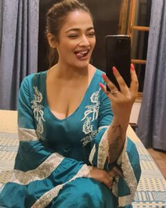 Kiran Rathod Instagram - Smile 😃 .... your haters are watching 👀 😏 😉 😎 🤣. 
.
.
.
.
.
#instagood