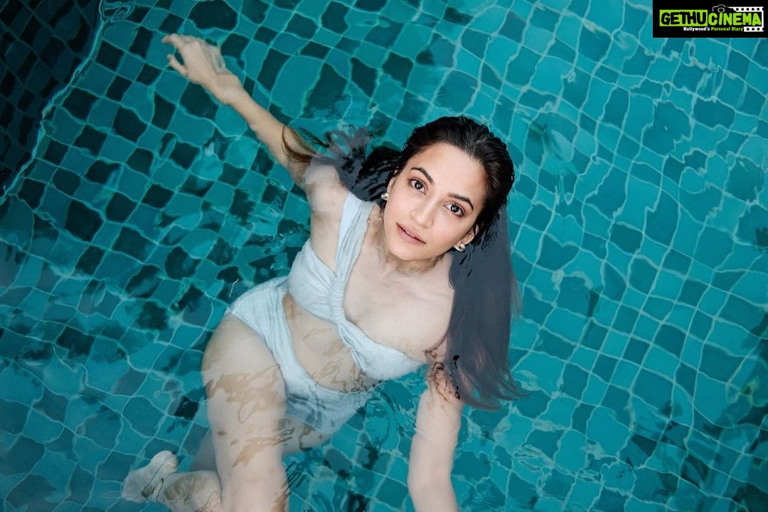 Kriti Kharbanda Instagram - Jal-pari 🧜♀️ 🌊💙 . . . . #machlijalkiranihai #happymode