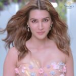 Kriti Sanon Instagram - Star Power meets Flower Power 🌸🌟 Unleash the star within you with Yardley London’s special edition deos Star Blossom and Star Flowerazzi.. ❤️ The world is your red carpet, glam up with these finely curated fragrances. Feel like a STAR every day! ✨ Check them now on @flipkart Follow @myyardley and 10 lucky winners would get these special edition packs from the House of Yardley! #YardleyLondon #Flipkart #SpecialEdition #NatureLikeFreshness